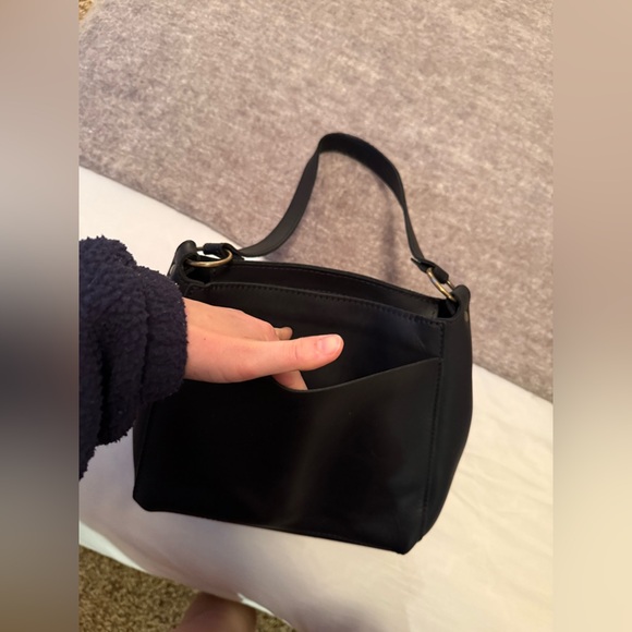 PORTLAND LEATHER TRIANGLE BAG - Picture 3 of 7